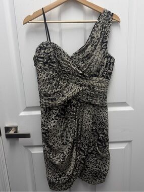 MaxandChloe Asymmetric One-Shoulder Black & Champagne Printed Cocktail Dress NWT